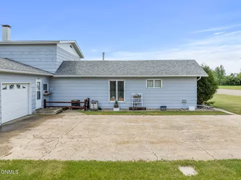 203 2nd Ave E, Ray, ND 58849 photo 28