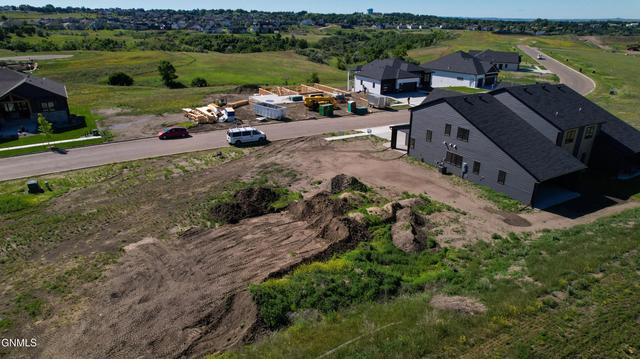 4304 Kites Ln, Bismarck, ND 58503