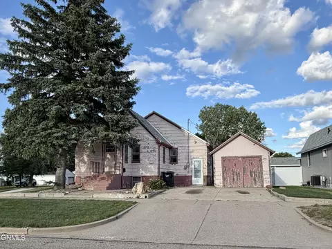 501 11th St S, Bismarck, ND 58504