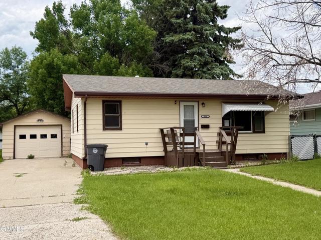 406 Roosevelt Ave NE, Bowbells, ND 58721