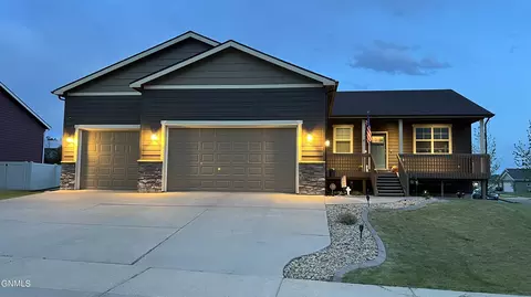 1189 Wahl St, Dickinson, ND 58601