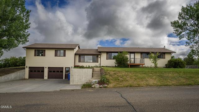 418 16th St NE, Beulah, ND 58523