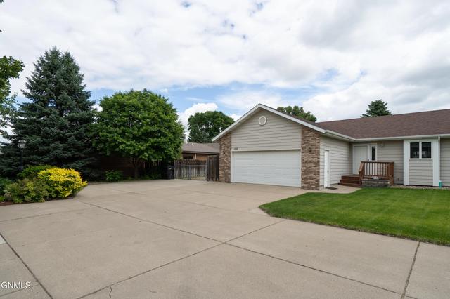 1557 Washington St S, Bismarck, ND 58504