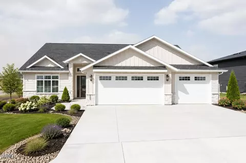 4002 Valley Dr, Bismarck, ND 58503
