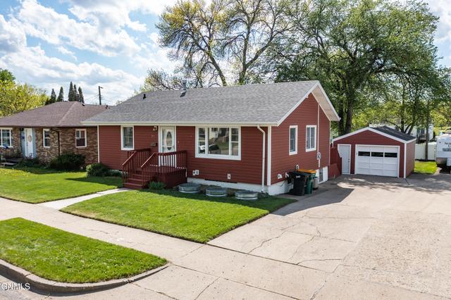 914 Curtis St, Bismarck, ND 58501