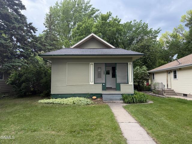 611 Walsh St, Crookston, MN 56716
