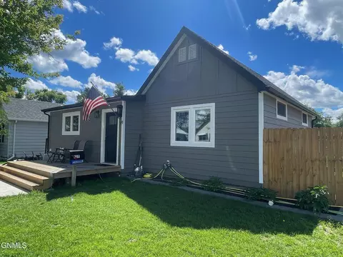 717 721 4th Ave W, Williston, ND 58801