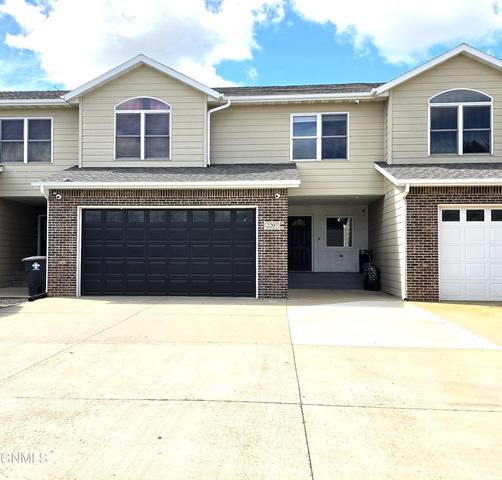 2207 2nd St W, Dickinson, ND 58601