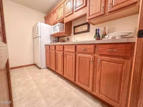Kitchen - 1959 Mesquite Loop, Bismarck, ND 58503 photo 7 of 7