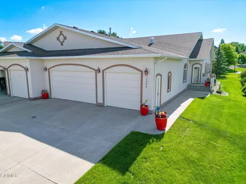 1959 Mesquite Loop, Bismarck, ND 58503