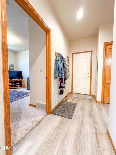 Entry Way - 1959 Mesquite Loop, Bismarck, ND 58503 photo 3 of 4