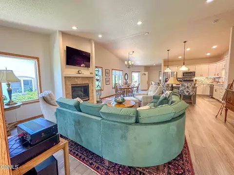 Living - 1959 Mesquite Loop, Bismarck, ND 58503 photo 5 of 5