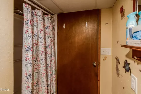 Bath - 505 Collins Ave, Mandan, ND 58554 photo 4 of 4