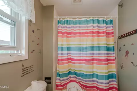 Bath - 505 Collins Ave, Mandan, ND 58554 photo 2 of 4