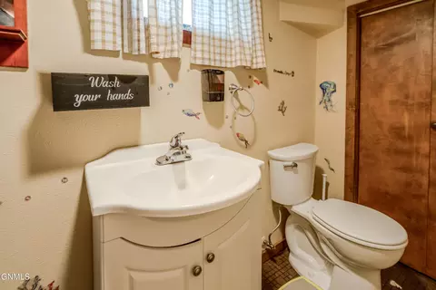 Bath - 505 Collins Ave, Mandan, ND 58554 photo 3 of 4
