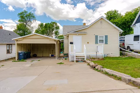 505 Collins Ave, Mandan, ND 58554