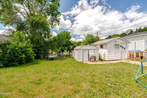 Exterior - 505 Collins Ave, Mandan, ND 58554 photo 5 of 7