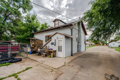 407 12 7th Ave SW, Mandan, ND 58554