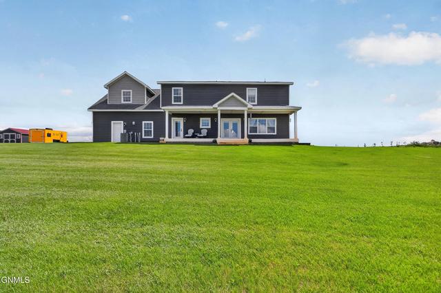 2701 Sage Ct, Watford City, ND 58854