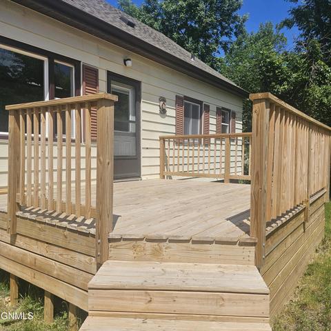 308 6th St SW, Jamestown, ND 58401