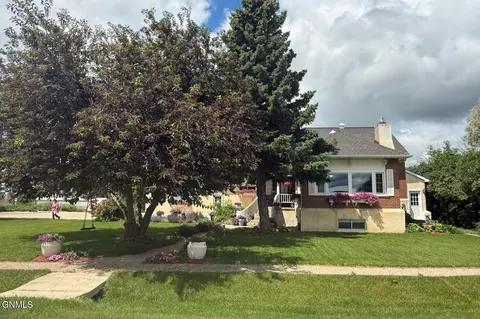 Exterior - 4509 1st Ave W, Williston, ND 58801 photo 5 of 30