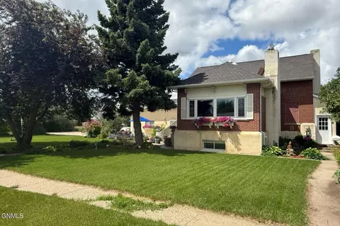 Exterior - 4509 1st Ave W, Williston, ND 58801 photo 7 of 30