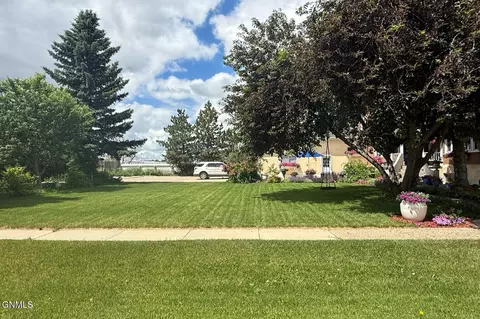 Exterior - 4509 1st Ave W, Williston, ND 58801 photo 30 of 30