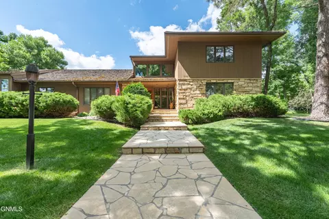 1820 Bonn Blvd, Bismarck, ND 58504