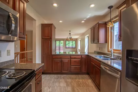 443 E Brandon Dr, Bismarck, ND 58503 photo 13