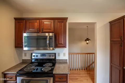 443 E Brandon Dr, Bismarck, ND 58503 photo 12