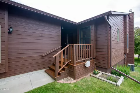 443 E Brandon Dr, Bismarck, ND 58503 photo 3