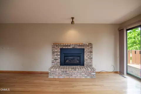 443 E Brandon Dr, Bismarck, ND 58503 photo 17