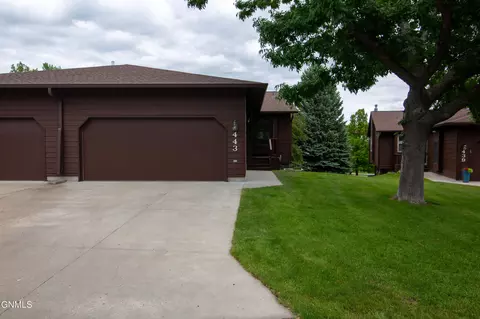 443 E Brandon Dr, Bismarck, ND 58503 photo 2