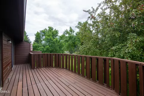 443 E Brandon Dr, Bismarck, ND 58503 photo 38