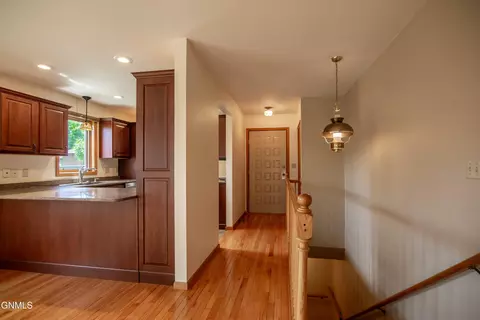 443 E Brandon Dr, Bismarck, ND 58503 photo 7