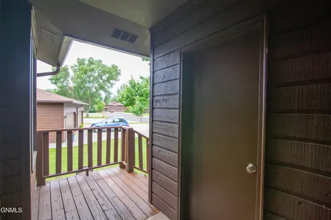 443 E Brandon Dr, Bismarck, ND 58503 photo 41