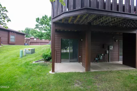 443 E Brandon Dr, Bismarck, ND 58503 photo 5