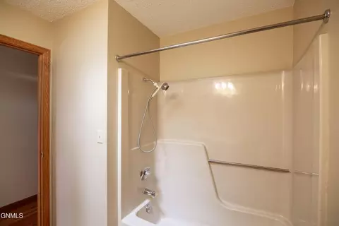443 E Brandon Dr, Bismarck, ND 58503 photo 28