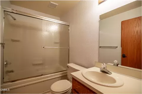 443 E Brandon Dr, Bismarck, ND 58503 photo 35