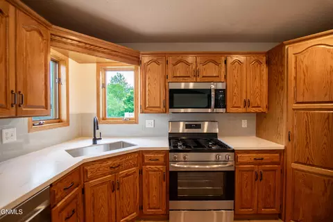 518 Huron Dr, Bismarck, ND 58503 photo 14