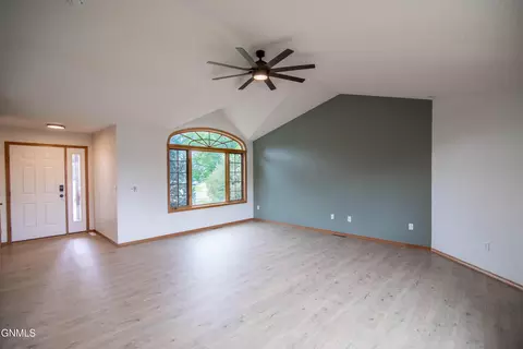 518 Huron Dr, Bismarck, ND 58503 photo 6