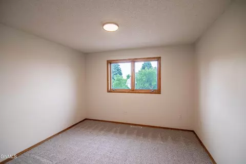 518 Huron Dr, Bismarck, ND 58503 photo 24