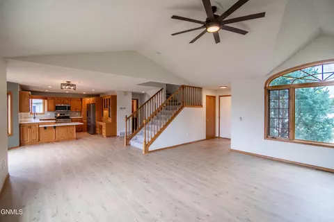 518 Huron Dr, Bismarck, ND 58503 photo 8