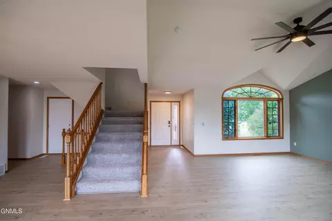 518 Huron Dr, Bismarck, ND 58503 photo 7