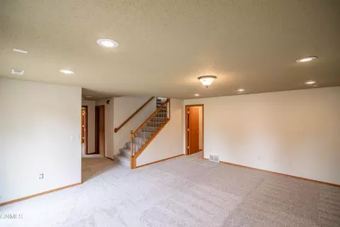 518 Huron Dr, Bismarck, ND 58503 photo 33