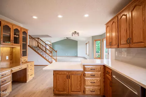 518 Huron Dr, Bismarck, ND 58503 photo 16
