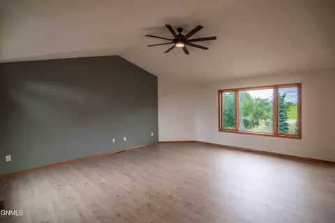 518 Huron Dr, Bismarck, ND 58503 photo 5