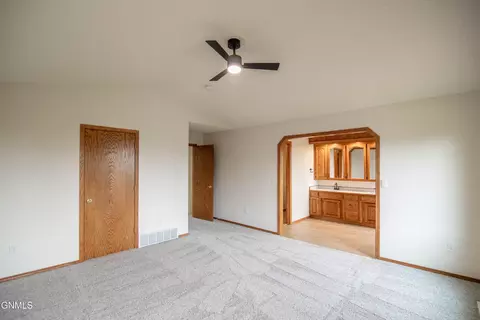 518 Huron Dr, Bismarck, ND 58503 photo 19