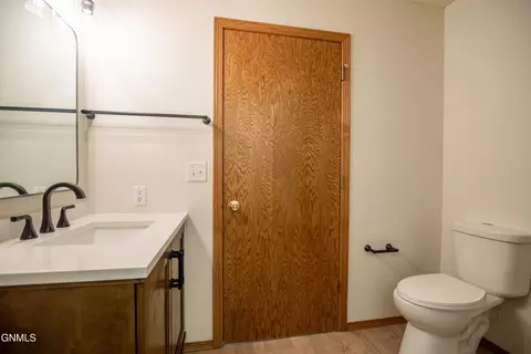 518 Huron Dr, Bismarck, ND 58503 photo 25