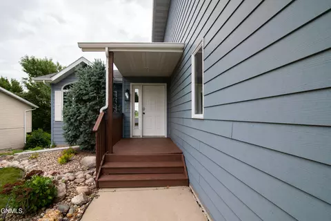 518 Huron Dr, Bismarck, ND 58503 photo 4